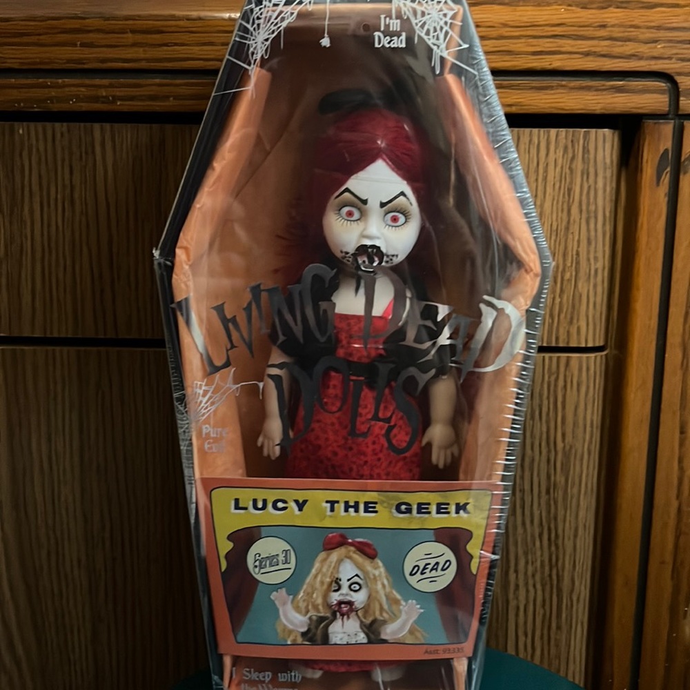 Living Dead Dolls: Lucy The Geek